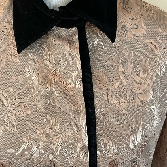 Vintage Susan Hutton gold floral blouse with black velour trim on collar/cuffs - Picture 6 of 6